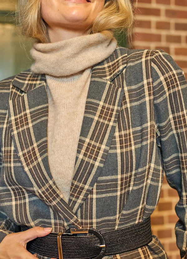 Black Colour Dell roll neck knit vest naturel