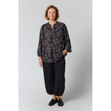 Gozzip  Vilde blouse black with grey brown flowers