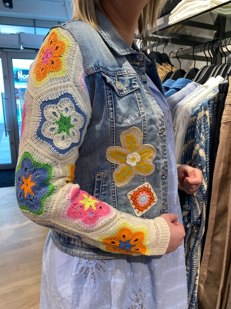 QNUZ denim jacket with crocheted sleeves