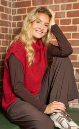 Black Colour Dell roll neck knit vest red