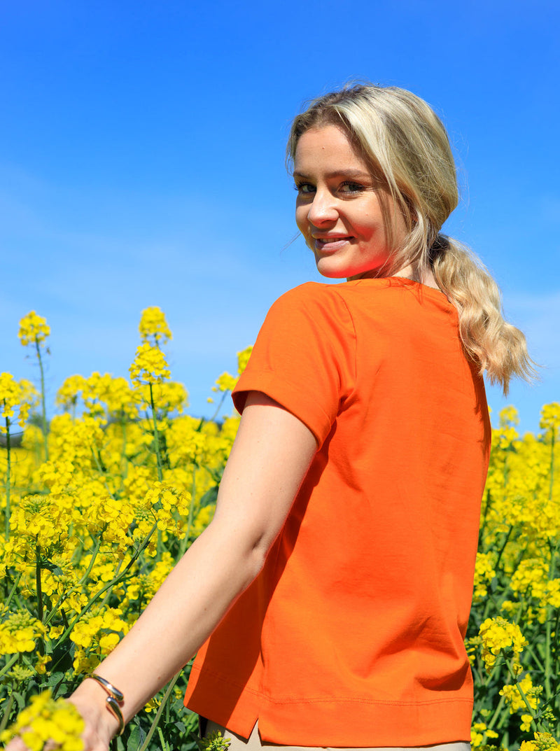 Black Colour May t-shirt orange