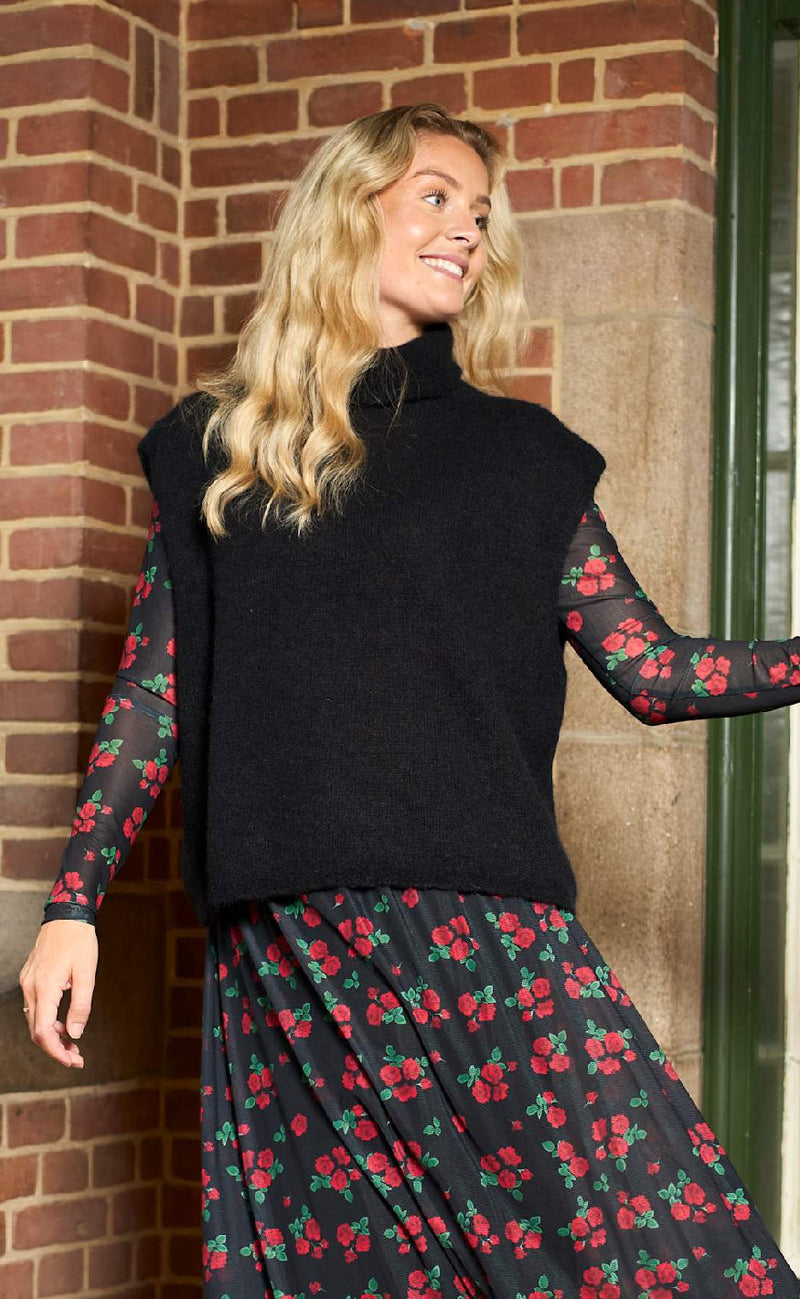 Black Colour Dell roll neck knit vest black