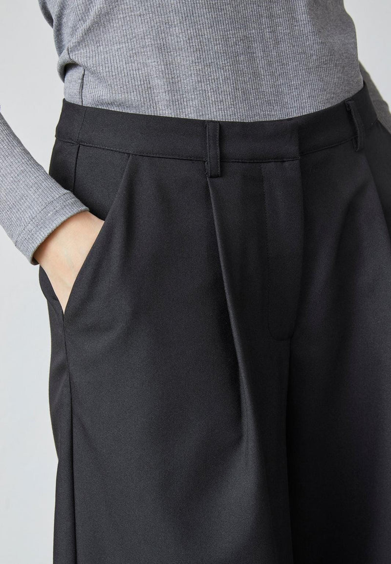 Love & Divine bermuda shorts black