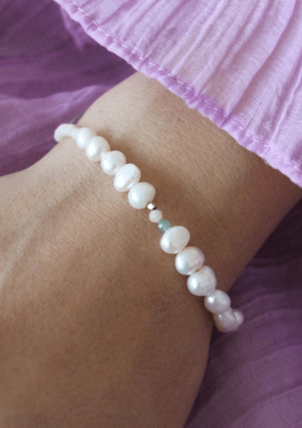 STINE A ARMBÅND PLANBØRNEFONDEN PERLIECREME BRACELET