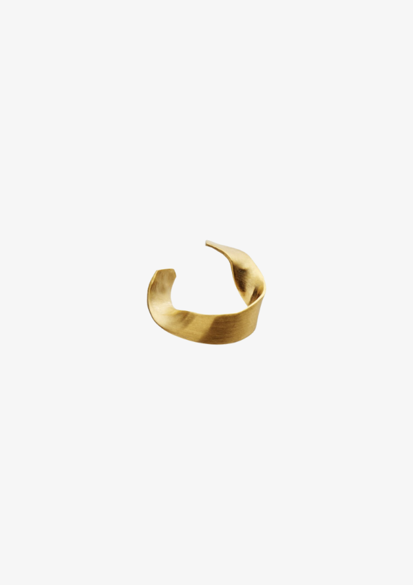 STINE A TWISTED HAMMERED EAR CUFF ØRERING GOLD
