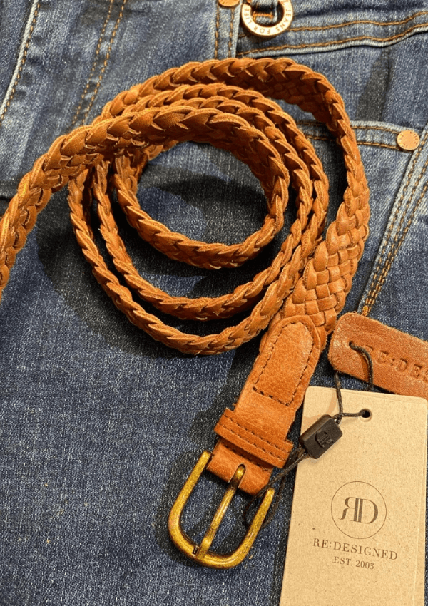 Re:designed smalt fletbælte i cognac skind Hazel