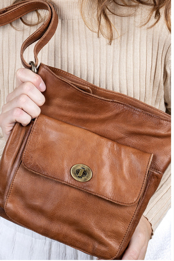 Re:designed Kay medium skindtaske walnut